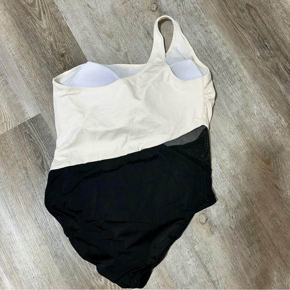 Swimsuits For All black white color block one shoulder one piece swimsuit sz 16 - Picture 4 of 9